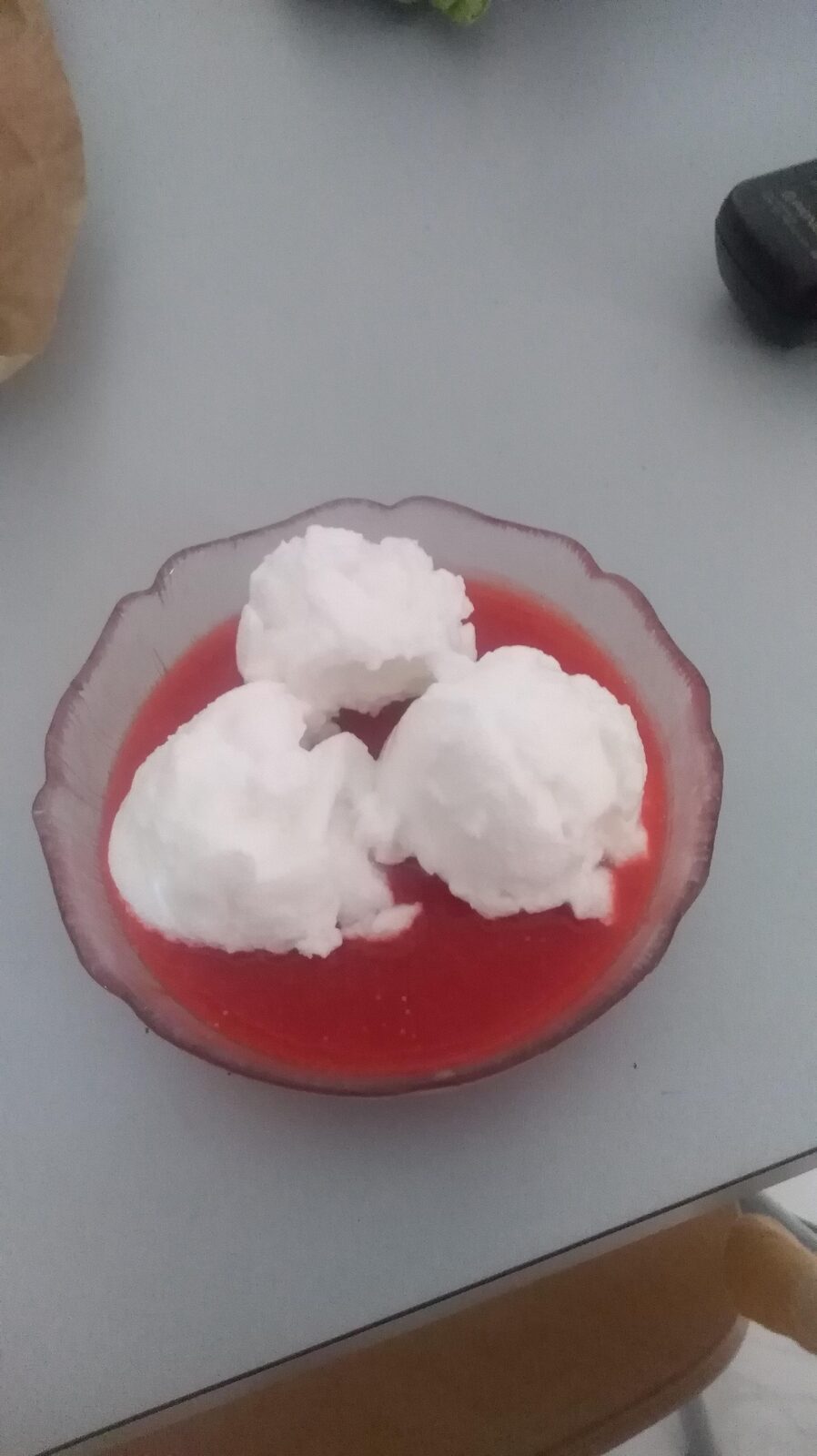 Îles flottantes à la fraise