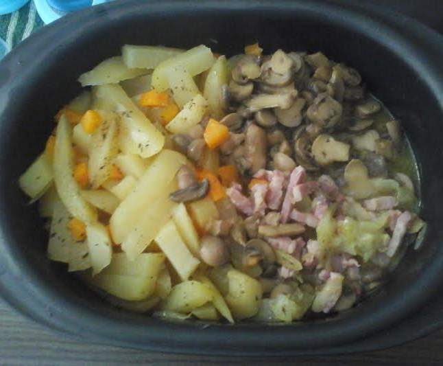 Lardons pommes de terre vapeur et sauce champignons, carottes et courgettes