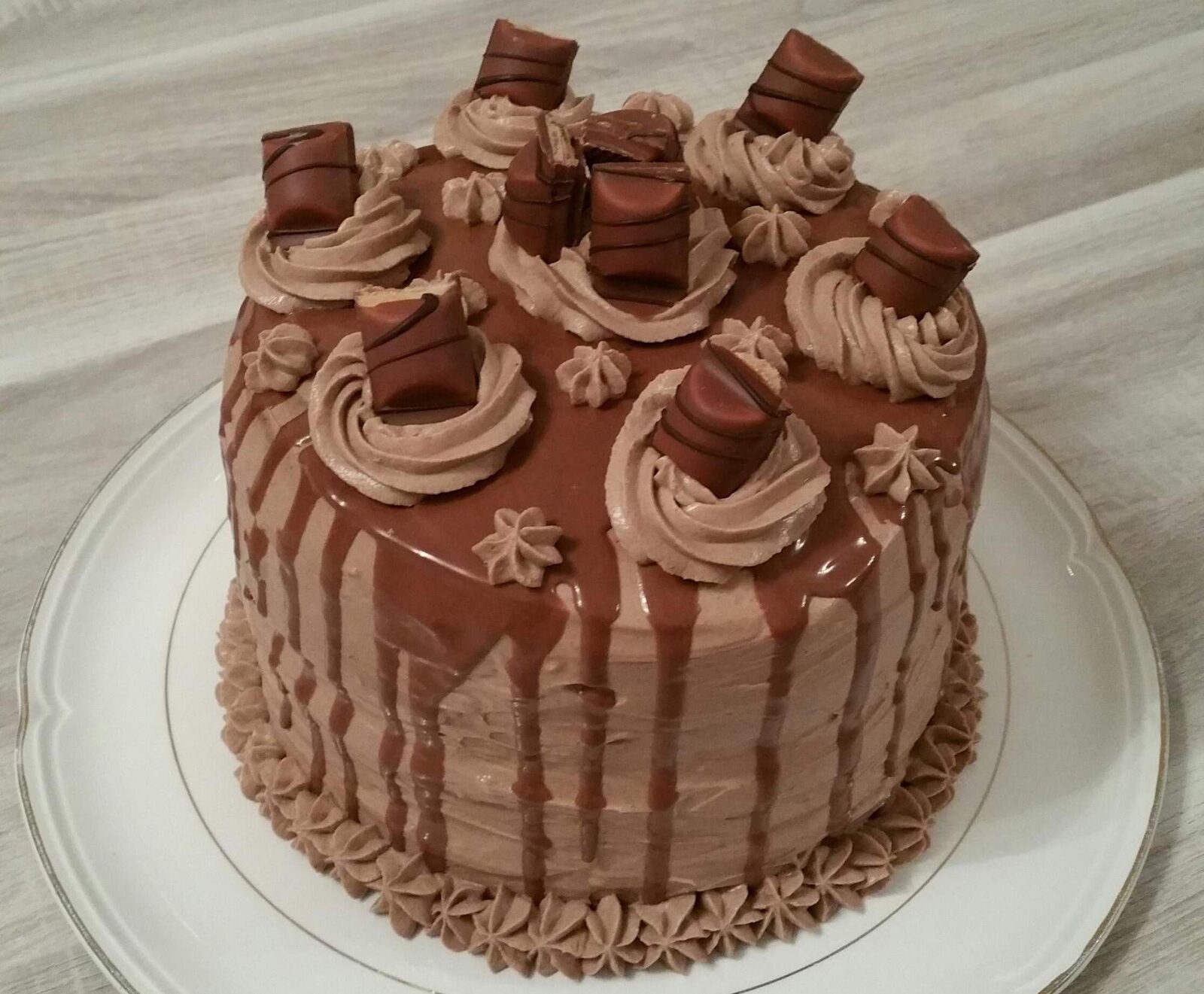 Layer Cake Aux Kinder Bueno ®