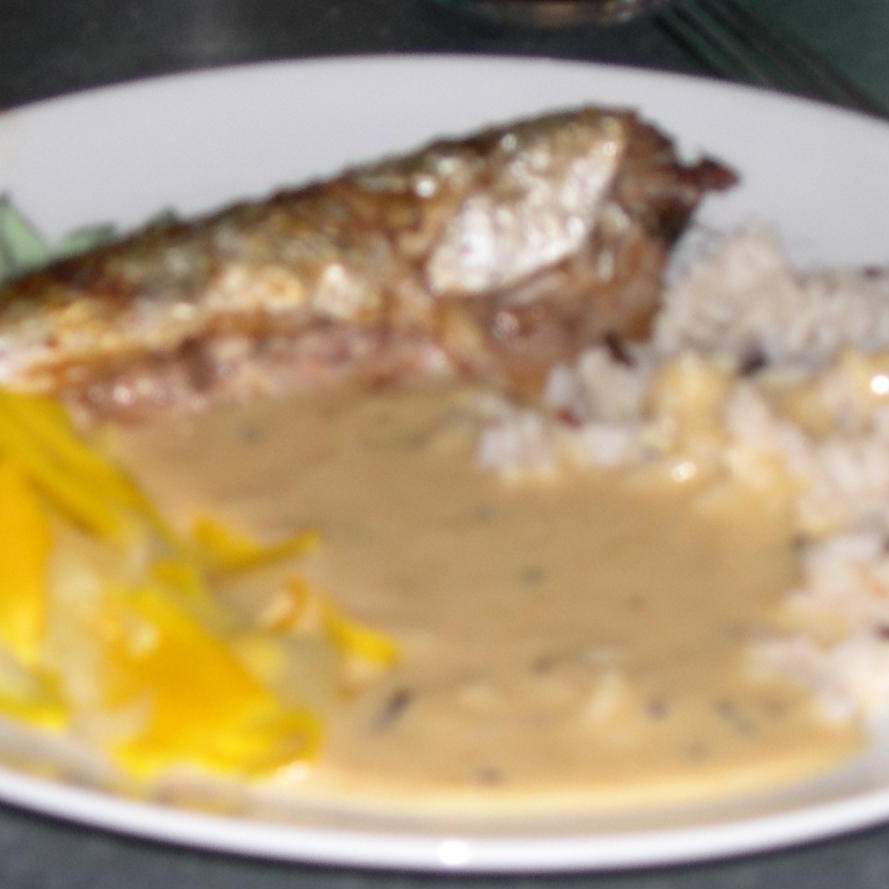 maquereaux grillés sauce aux croques poux (ou groseilles à maquereaux)