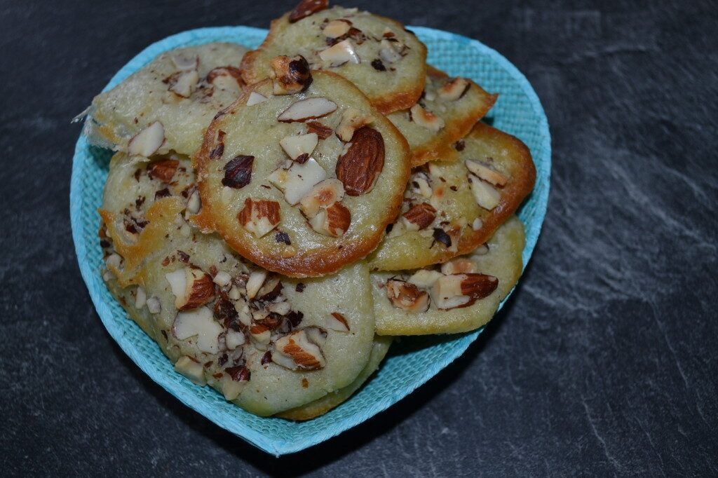MENDIANTS AUX FRUITS SECS ET AU ROQUEFORT