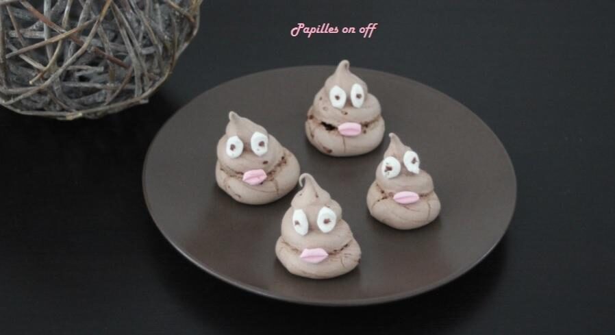 Meringues « smiley caca »
