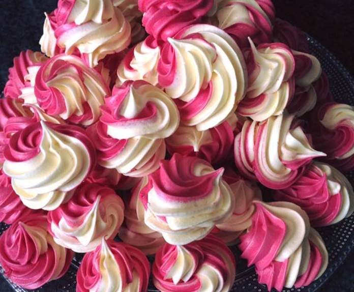 Meringues vanille-fraise