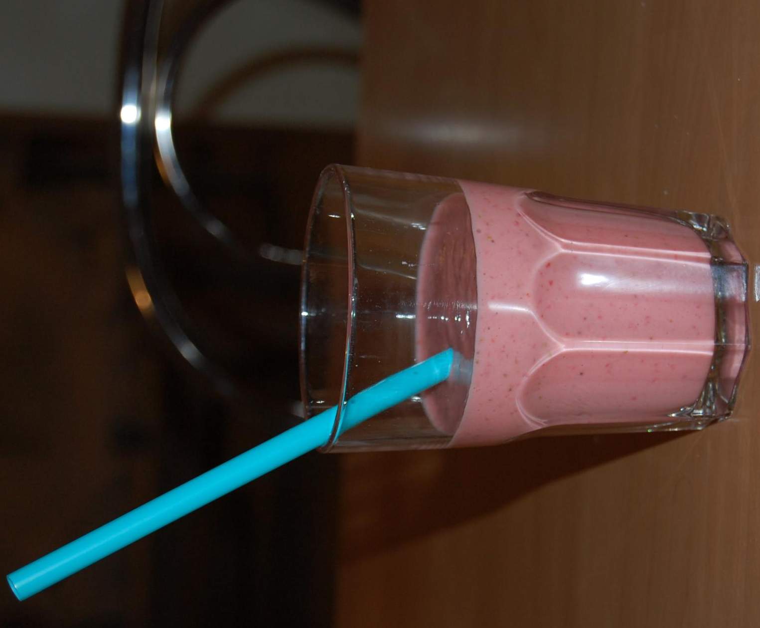 MILKSHAKE FRAISES A TOMBER