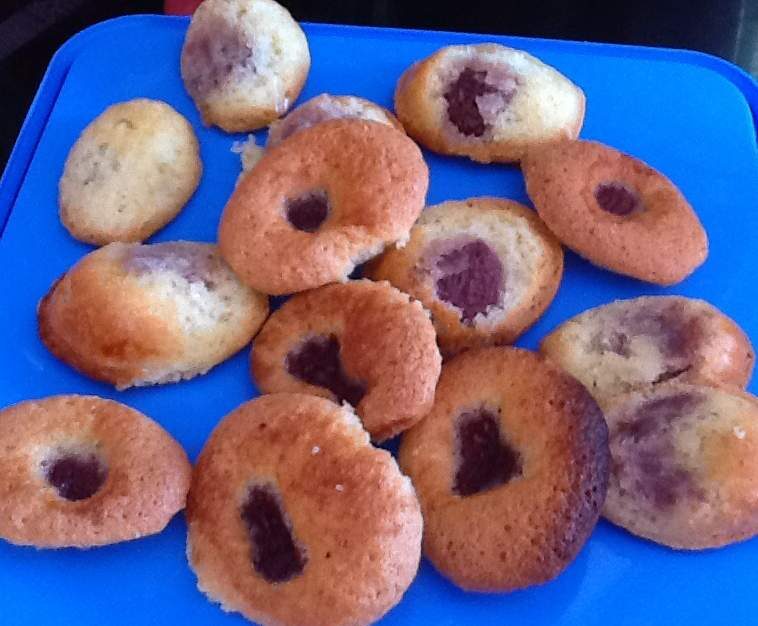 Mini MADELEINES aux AMANDES et FRAMBOISE