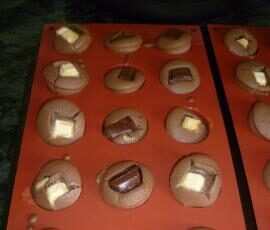 Minis muffins au chocolat noir coeur blanc