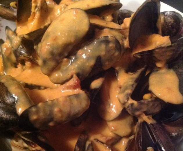 MOULES DE BOUCHOT / Différentes sauces : Roquefort, Chorizo et marinière