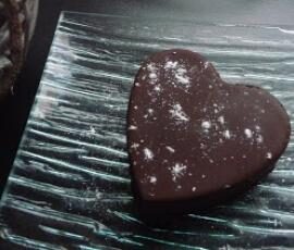 Mousse au chocolat en coque de chocolat