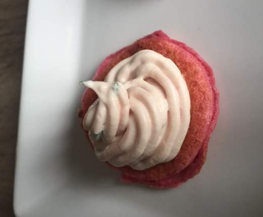 Mousse de jambon sur blini à la Betterave