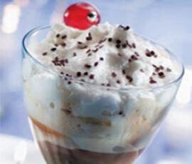 Mousseux de café glacé et son nuage de lait