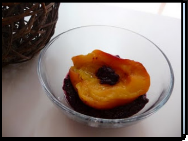 Nectarines au coulis de mûres