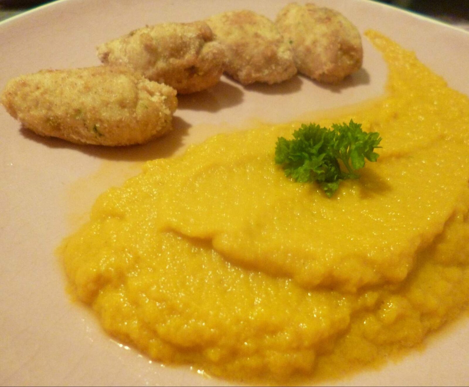 Nuggets au curry et sa purée de carotte parfumée à l'orange et au basilic
