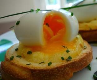 Oeufs mollets et St Nectaire sur un Muffin Anglais