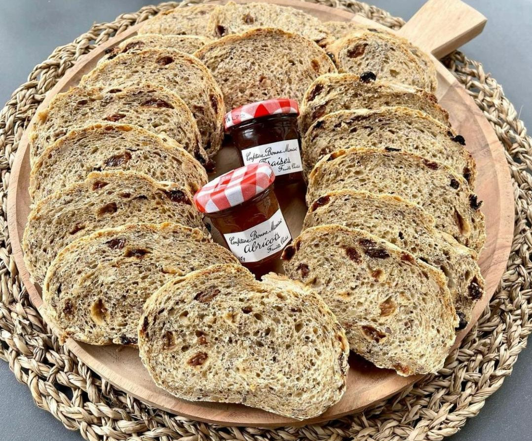 Pain aux céréales et raisins sec by mra o nos (yoss006)