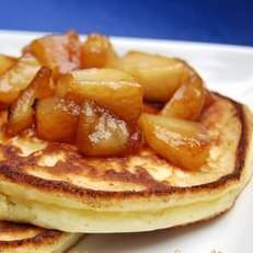 PANCAKES à la BIÈRE façon PAIN PERDU, POMMES CARAMÉLISÉES et sa SAUCE BANANE