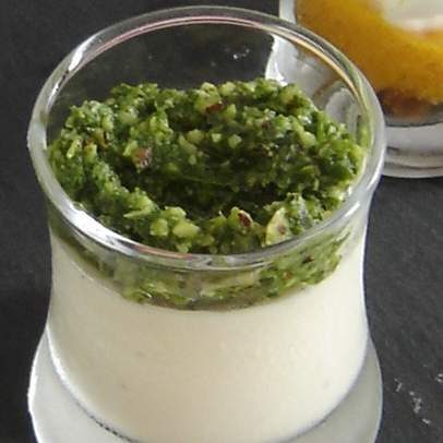 Panna cotta au Comté et son pesto de roquette