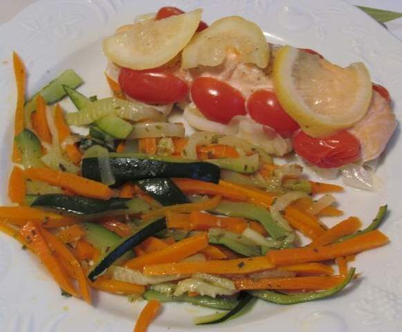 Papillote de saumon poireaux-coriandre-citron et jardinière de légumes