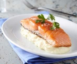 Pavé de saumon mi-cuit, purée de pommes de terre