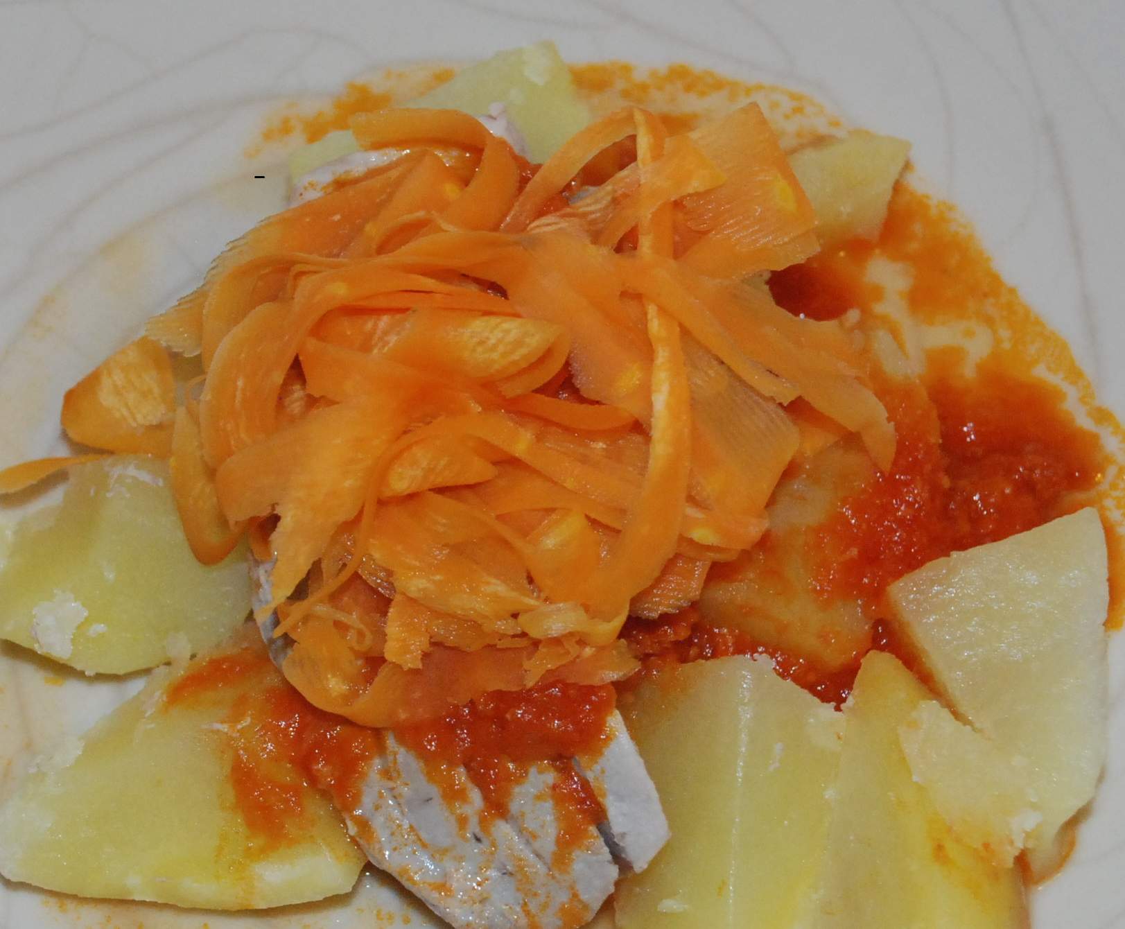 pavé de thon et sa sauce chorizo tomates tagliatelles de carottes