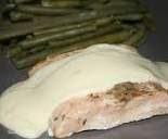 Pavés de saumon, sauce citron sur son lit d'haricots verts