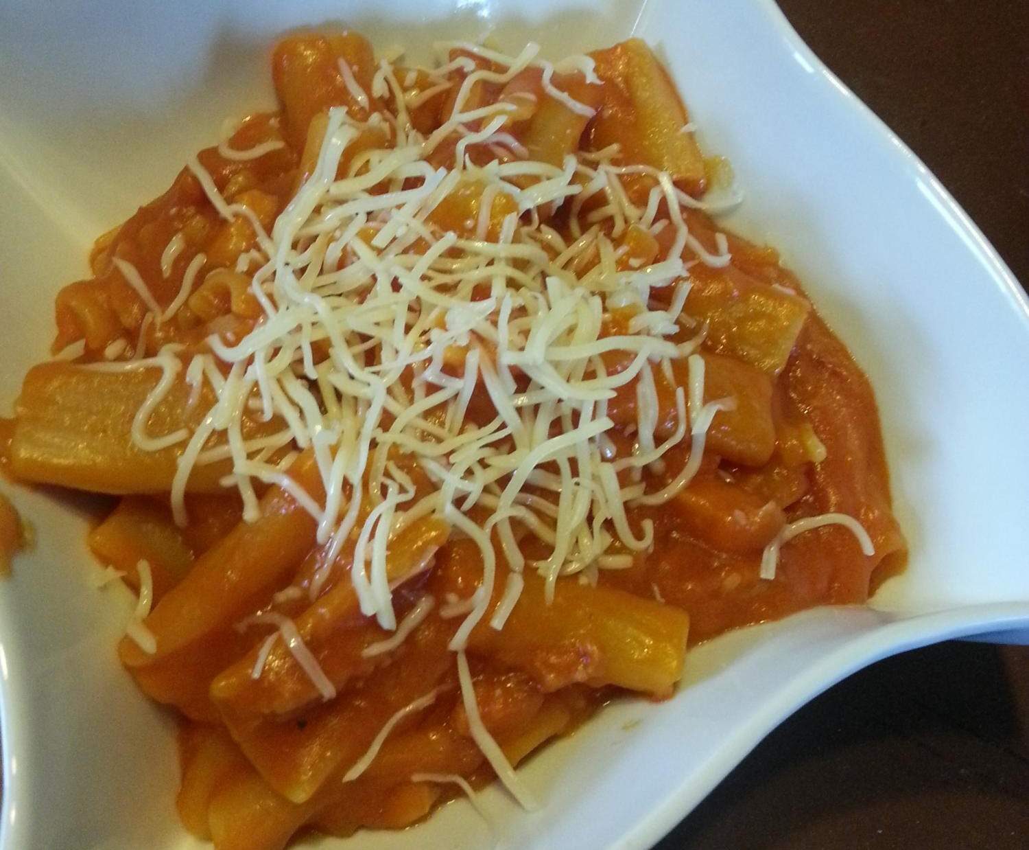 Penne aux lardons et à la tomate