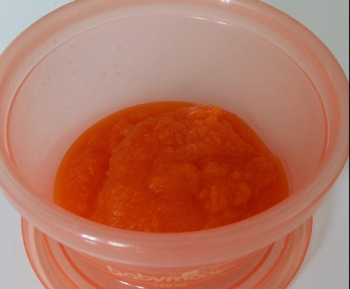 petit-pot carotte pour nourisson de 4 mois