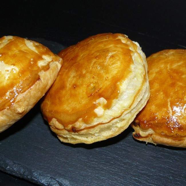 Petits chaussons feuilletés au thon