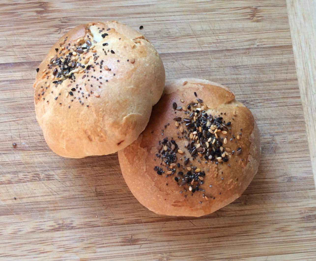 Petits pains fourrés à l'aubergine épicée