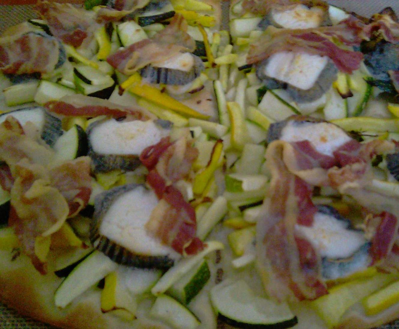 Pizza aux courgettes chèvre et lard