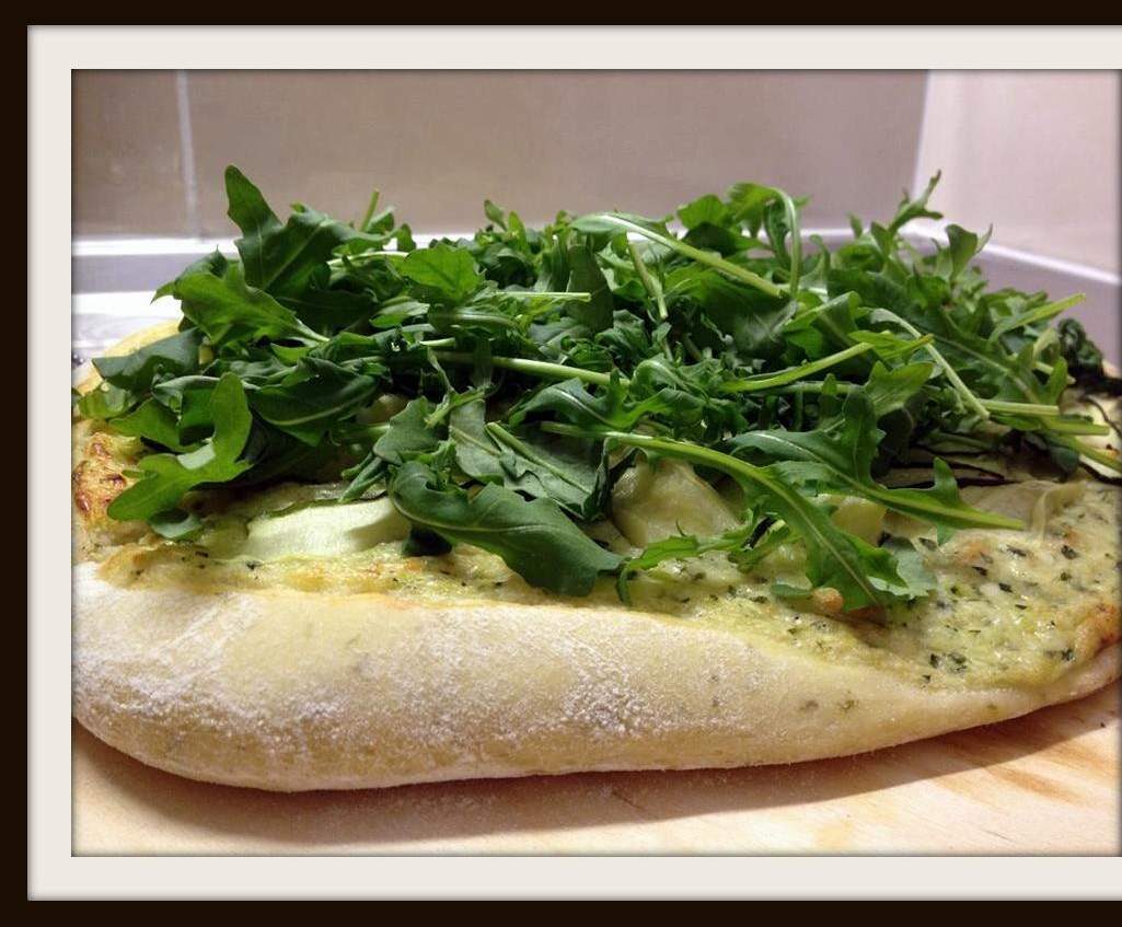 Pizza de saison : courgette, chèvre et basilic