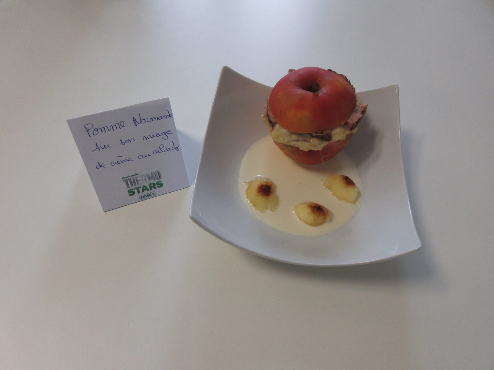 Pomme Normande sur son nuage de crème au calvados