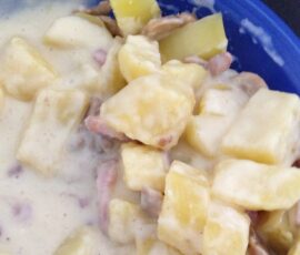 Pommes de terre lardons champignons au vin blanc