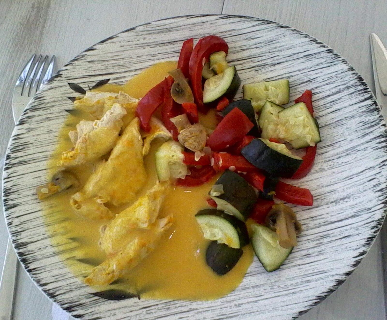 POULET ET SES LEGUMES VAPEUR SAUCE AUX CAROTTES