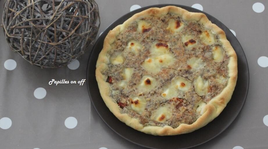 Quiche aux tomates, chèvre et noix