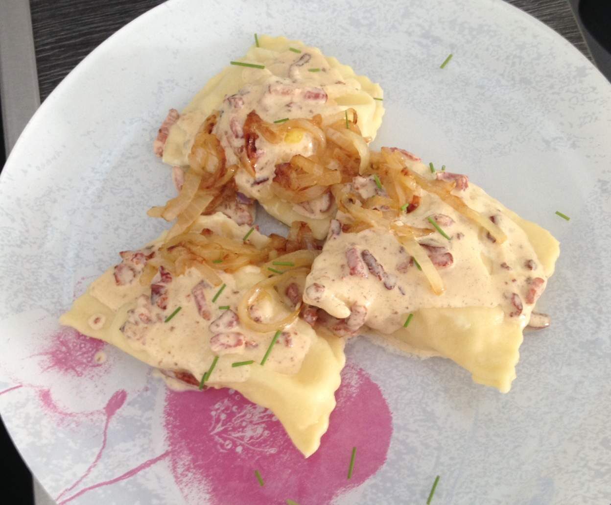 Raviole au poulet et légumes