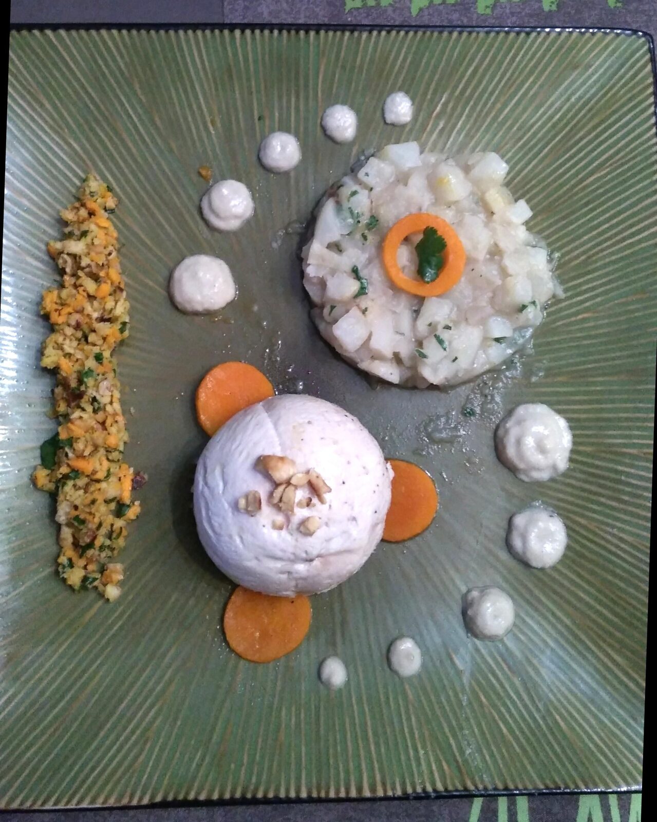 Ronde de topinambours et dome de poulet aux parfums d'agrumes et noisettes