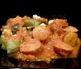 Rougail de saucisses accompagné d'aubergines