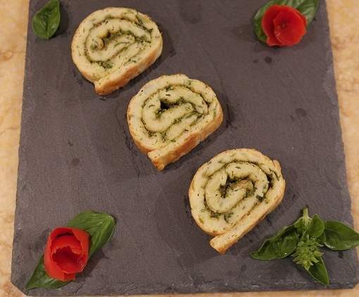 Roulé de courgettes au pesto