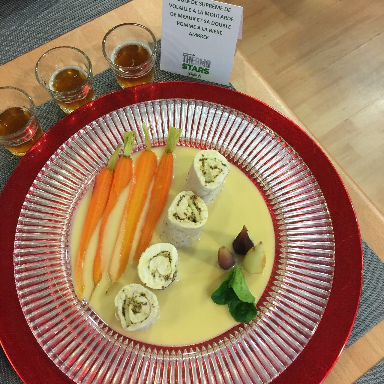 ROULE DE SUPRÊME DE VOLAILLE A LA MOUTARDE DE MEAUX ET SA SAUCE DOUBLE POMMES A LA BIÈRE AMBRÉE-THERMOSTARS