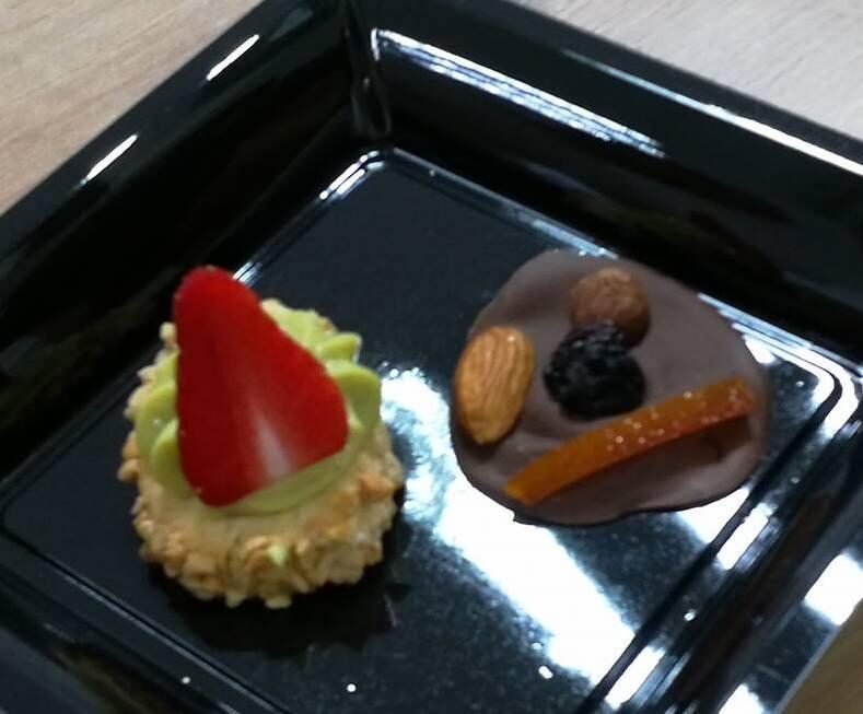 Sablé amande aux fraises et crème pâtissière pistache