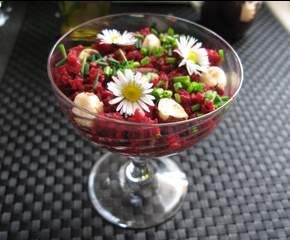 Salade de betterave crues râpées aux noisettes et noix