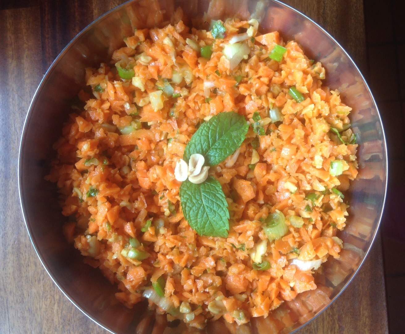 Salade de carottes et cacahuètes aux saveurs asiatiques
