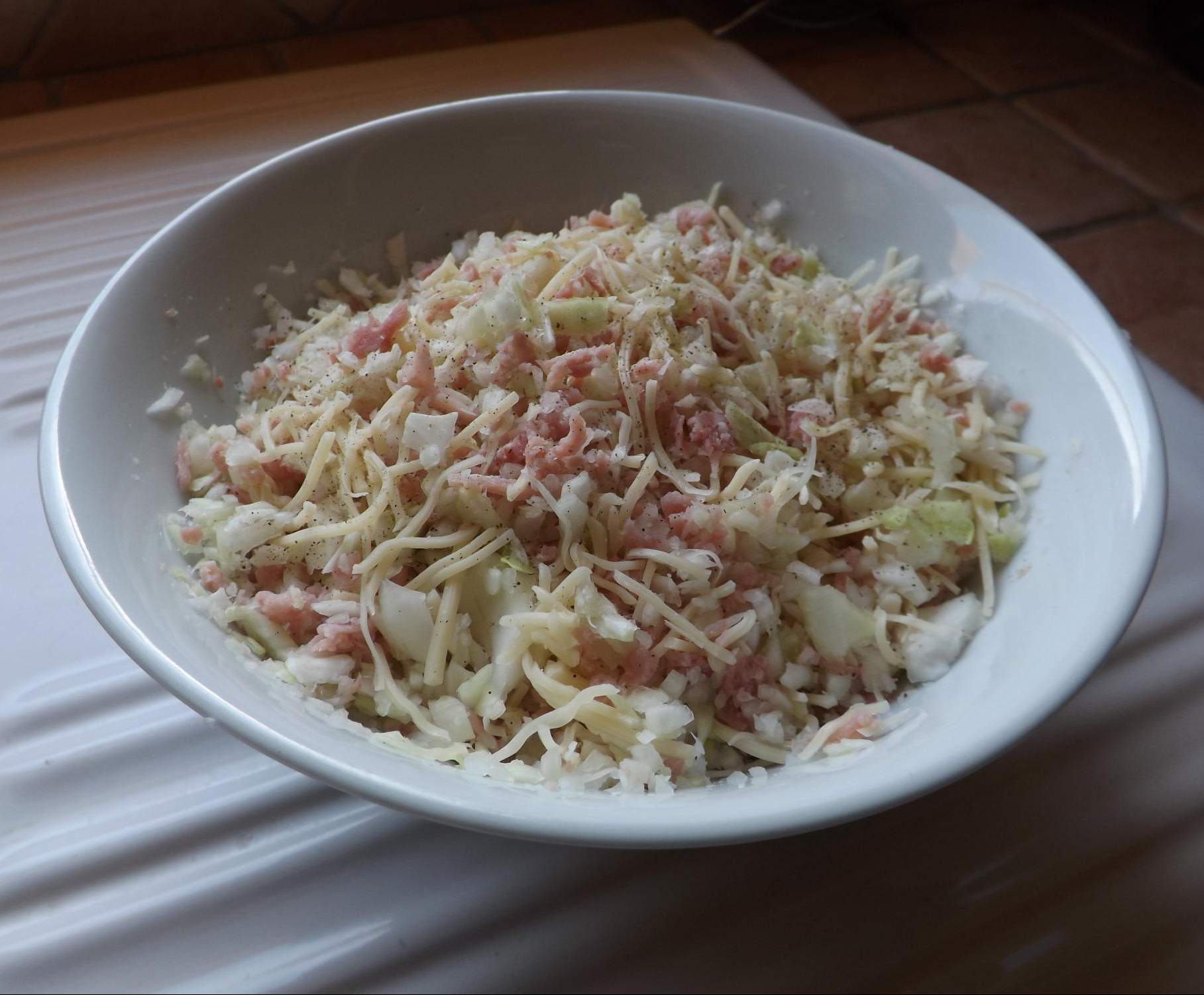 SALADE DE CHOU, JAMBON ET GRUYERE : 