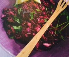 Salade de chou rouge, poires et coriandre