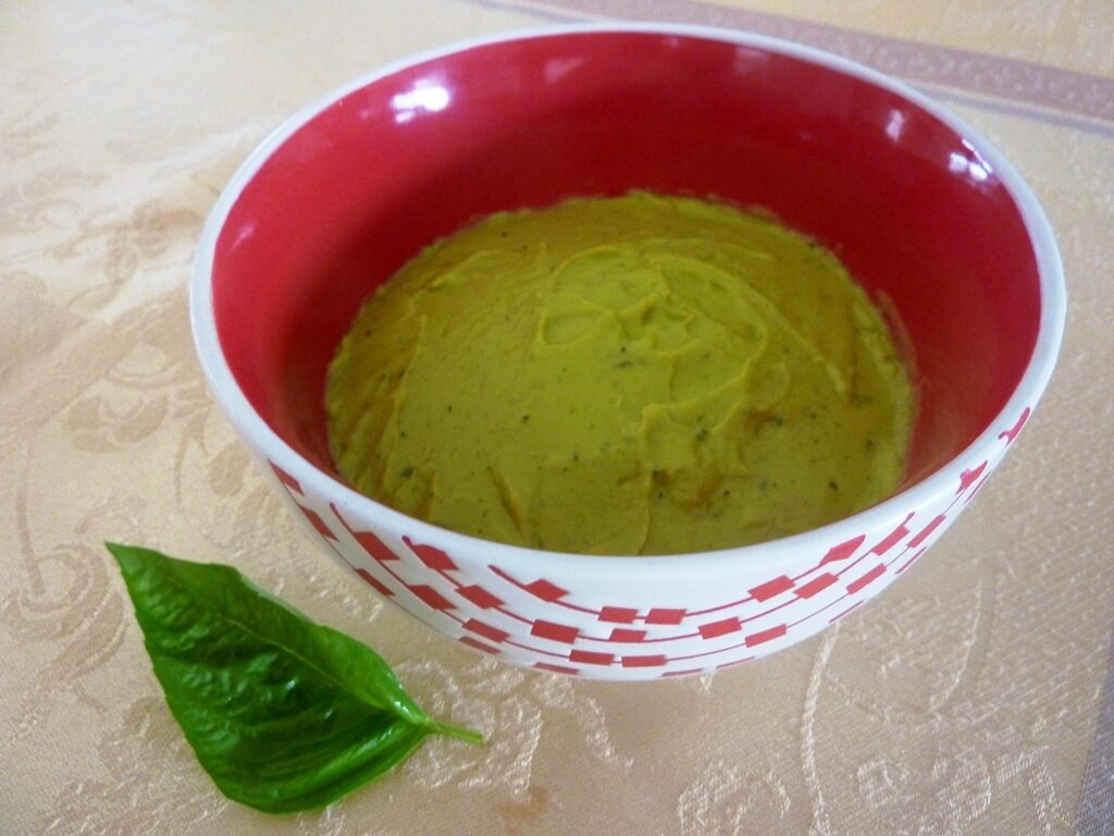 Sauce à l'avocat et au basilic