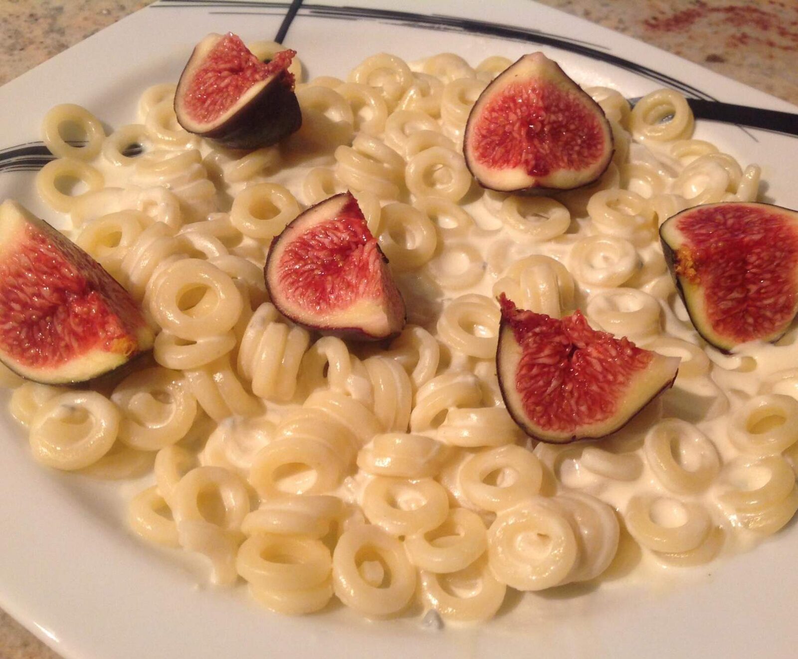 Sauce pour pâtes ricotta, figues et gorgonzola