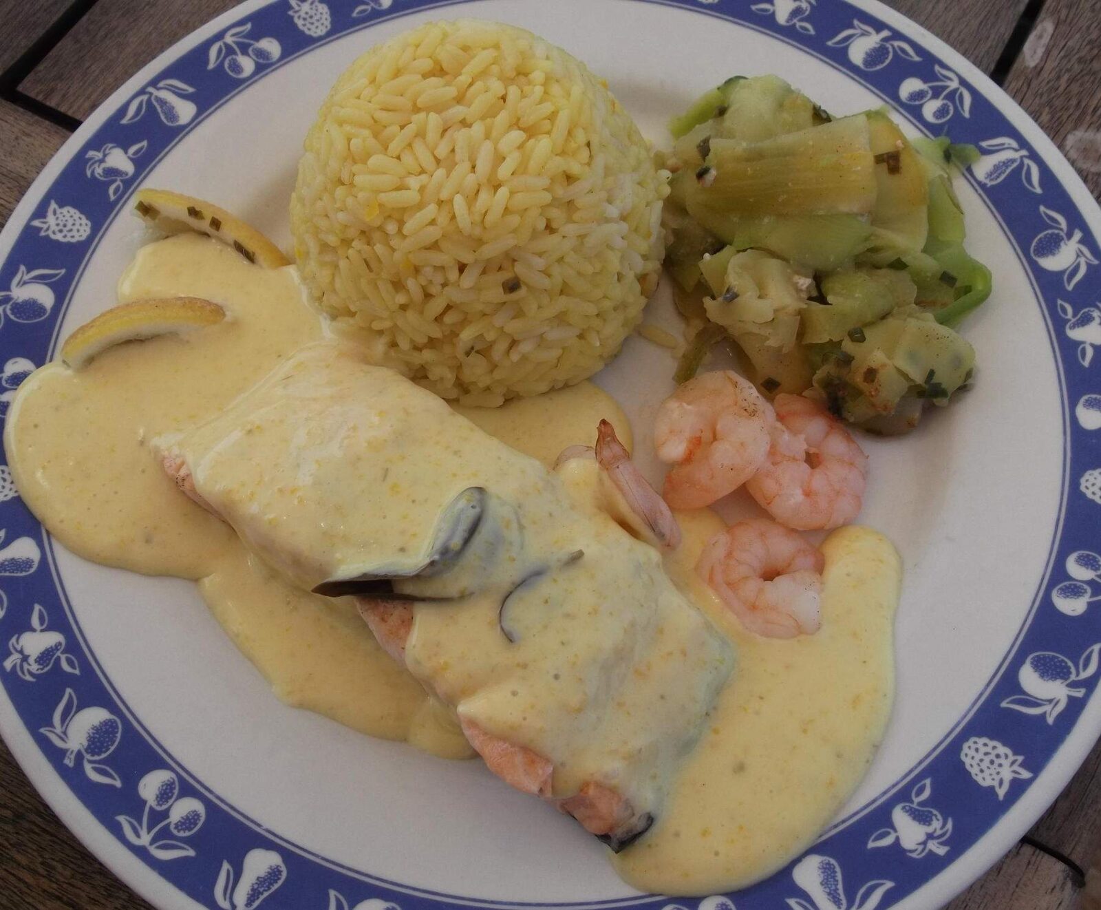 Saumon au vin blanc tagliatelles de courgettes et son riz