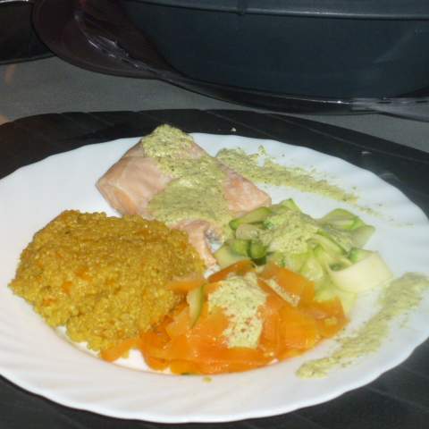 Saumon citronné vapeur, tagliatelles de légumes et quinoa au curry