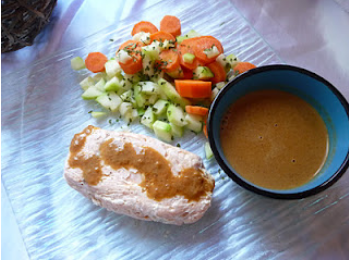 Saumon et sa mousse, légumes croquants et leur sauce à la mangue et au curry
