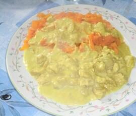 Sauté de porc au curry et tagliatelles de carottes